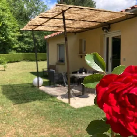 Des Combes Blanches Avec Piscine Et Jacuzzi Hébergement de vacances