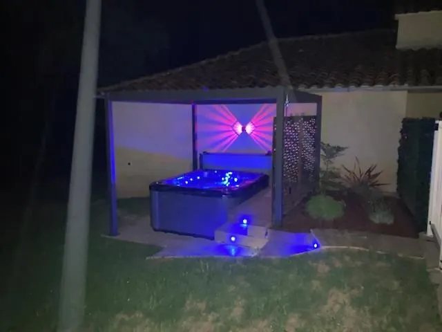 Hébergement de vacances Des Combes Blanches Avec Piscine Et Jacuzzi *