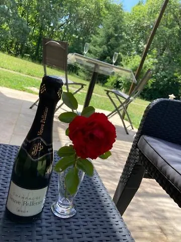 Hébergement de vacances Des Combes Blanches Avec Piscine Et Jacuzzi *