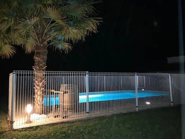 Hébergement de vacances Des Combes Blanches Avec Piscine Et Jacuzzi *