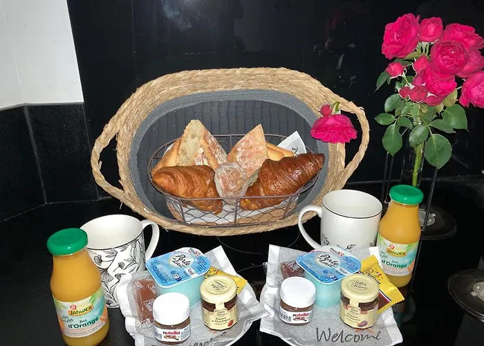 Des Combes Blanches Avec Piscine Et Jacuzzi