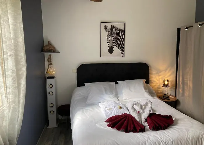 Hébergement de vacances Des Combes Blanches Avec Piscine Et Jacuzzi