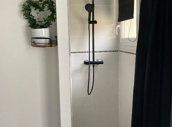 Des Combes Blanches Avec Piscine Et Jacuzzi Hébergement de vacances *