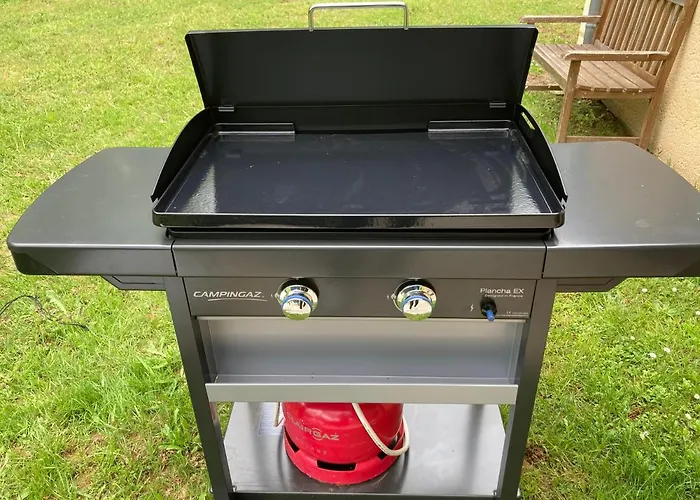 Des Combes Blanches Avec Piscine Et Jacuzzi Hébergement de vacances