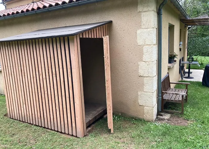Des Combes Blanches Avec Piscine Et Jacuzzi Hébergement de vacances Frayssinet-le-Gélat