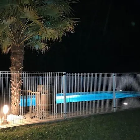 Сasa de vacaciones Des Combes Blanches Avec Piscine Et Jacuzzi *