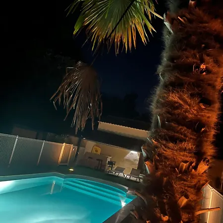 Des Combes Blanches Avec Piscine Et Jacuzzi *