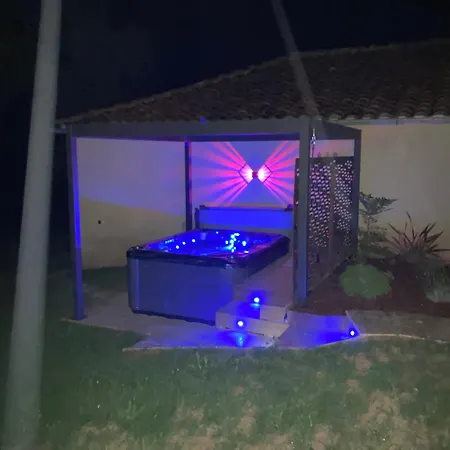 Des Combes Blanches Avec Piscine Et Jacuzzi * Frayssinet-le-Gélat